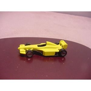 HOT WHEELS Yellow Racer - 2000